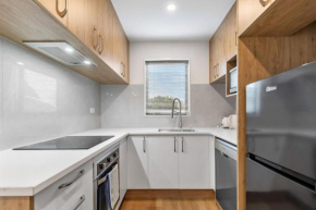 Ventura Escape Townhouse with Parking and Patio